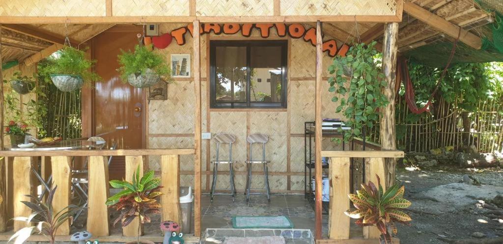 אלמינוס Traditional Filipino Transient House And Huts Near 100 Islands Wharf מראה חיצוני תמונה